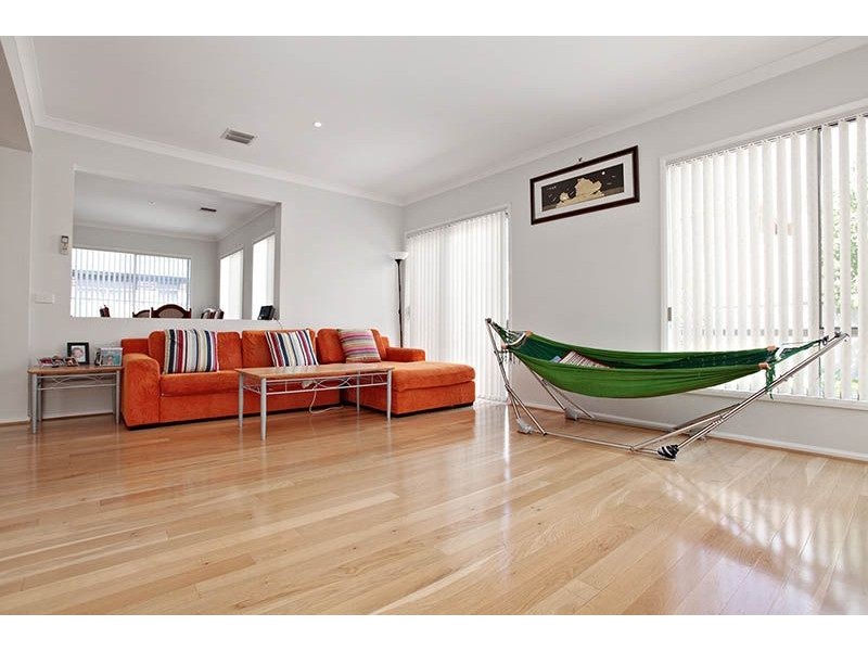2 Woodburn Avenue, Cairnlea VIC 3023