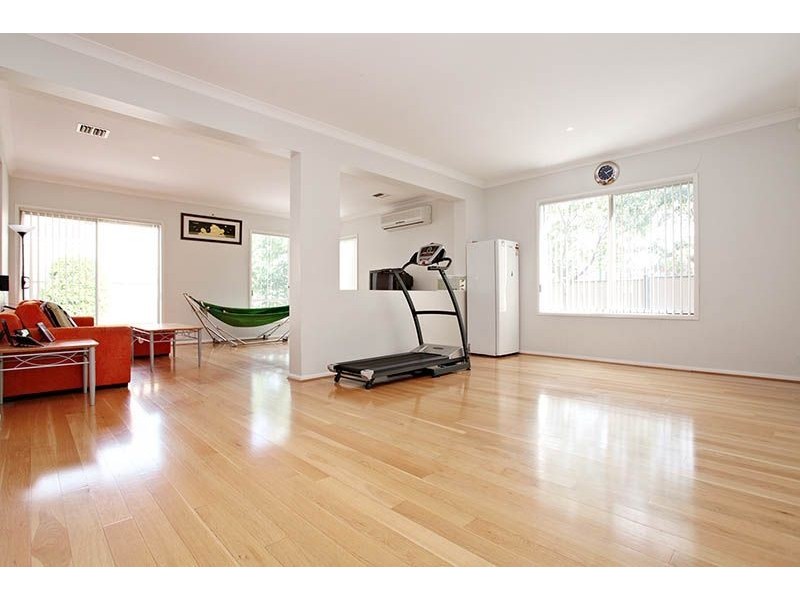 2 Woodburn Avenue, Cairnlea VIC 3023