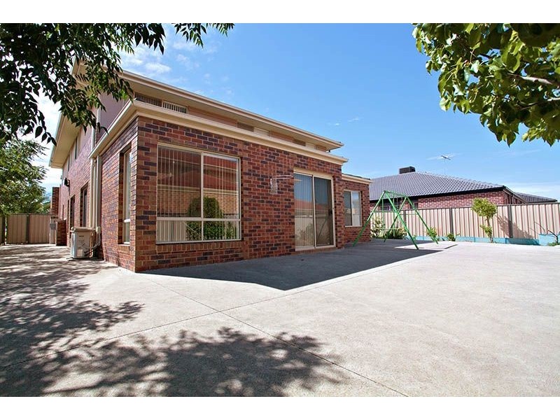 2 Woodburn Avenue, Cairnlea VIC 3023