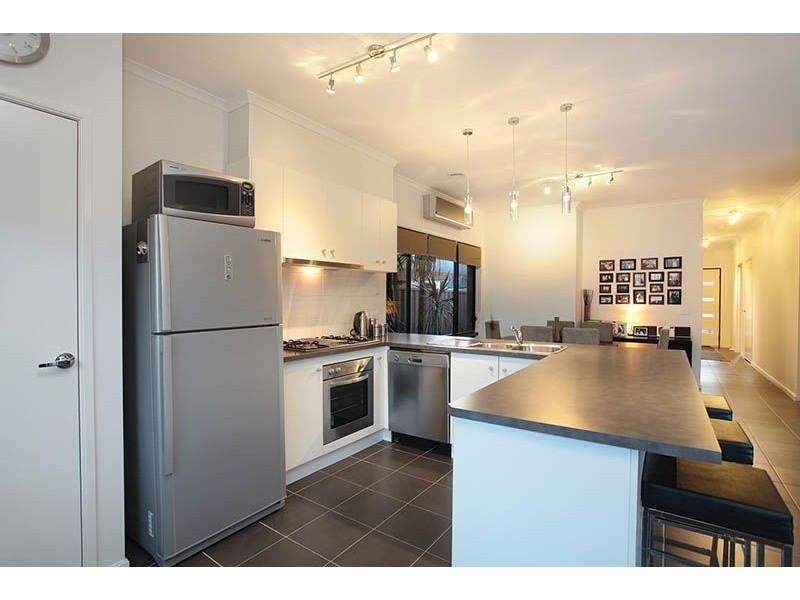 9 Matlock Street, Caroline Springs VIC 3023