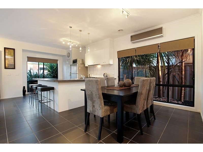 9 Matlock Street, Caroline Springs VIC 3023