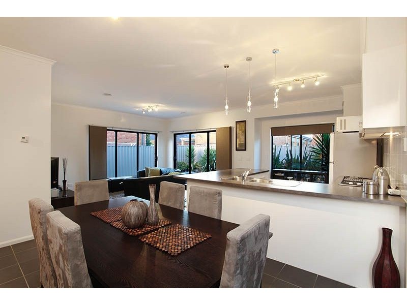 9 Matlock Street, Caroline Springs VIC 3023