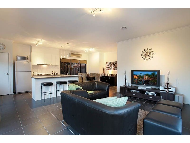 9 Matlock Street, Caroline Springs VIC 3023