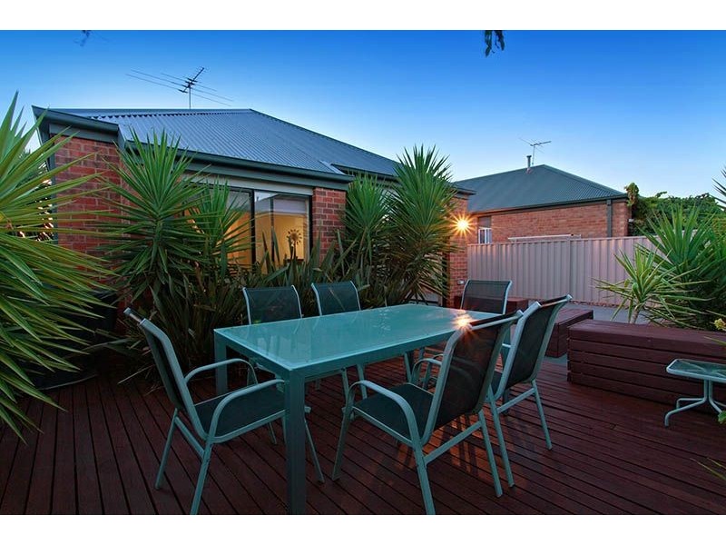 9 Matlock Street, Caroline Springs VIC 3023