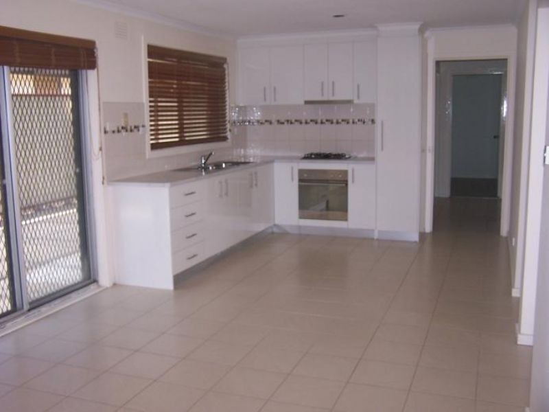 2 Bracknell Place, Deer Park VIC 3023