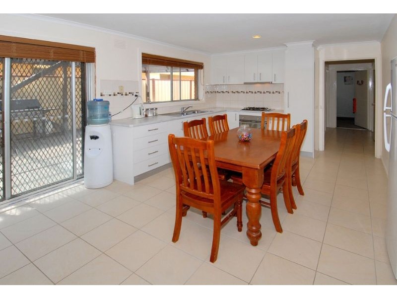 2 Bracknell Place, Deer Park VIC 3023
