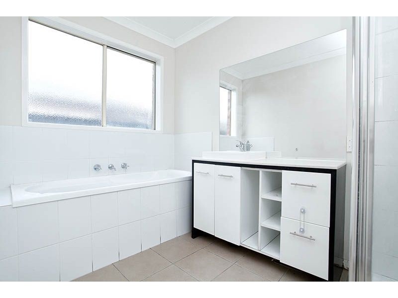 19 Taunton Grove, Derrimut VIC 3030