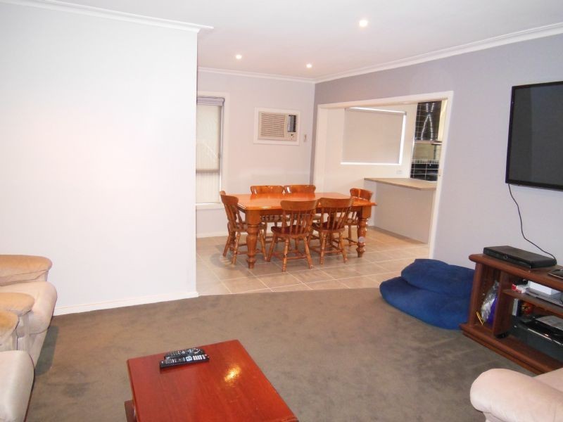 11 Throsby Crescent, Deer Park VIC 3023