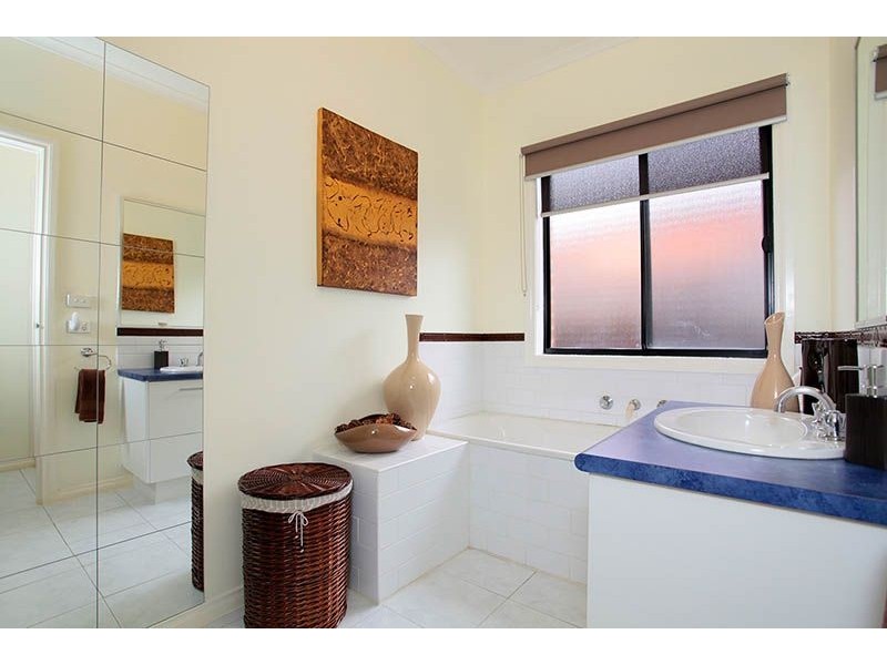 4 Treemont Court, Cairnlea VIC 3023