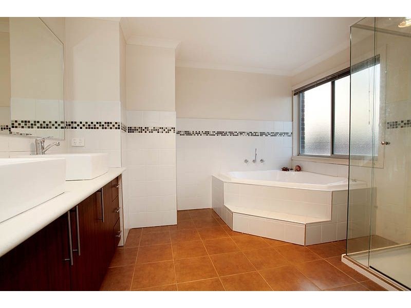 11 Pendragon Crescent, Derrimut VIC 3030