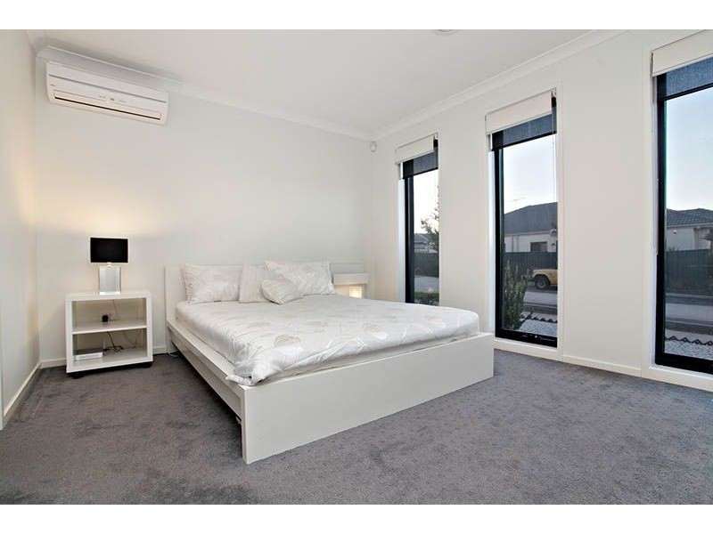 11 Hatfield Place, Deer Park VIC 3023