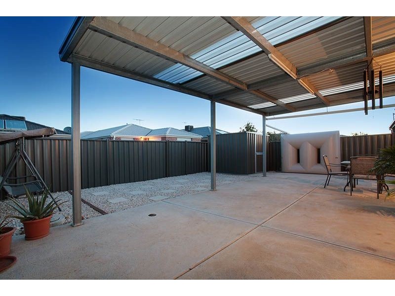 11 Hatfield Place, Deer Park VIC 3023