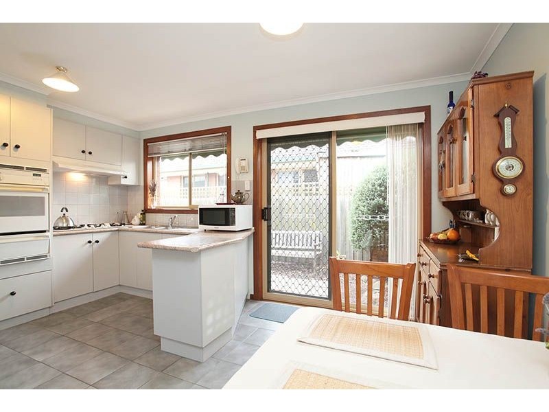 2/31 Carroll Street, Deer Park VIC 3023