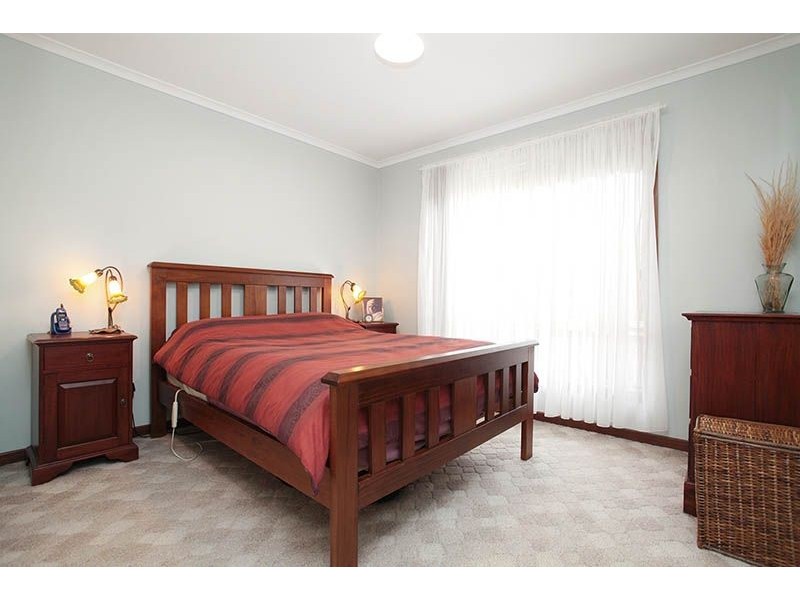 2/31 Carroll Street, Deer Park VIC 3023