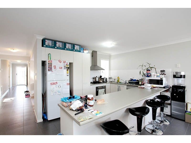 8 Edmondshaw Drive, Deer Park VIC 3023
