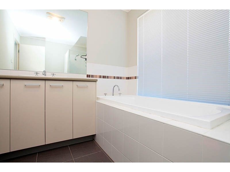 8 Edmondshaw Drive, Deer Park VIC 3023