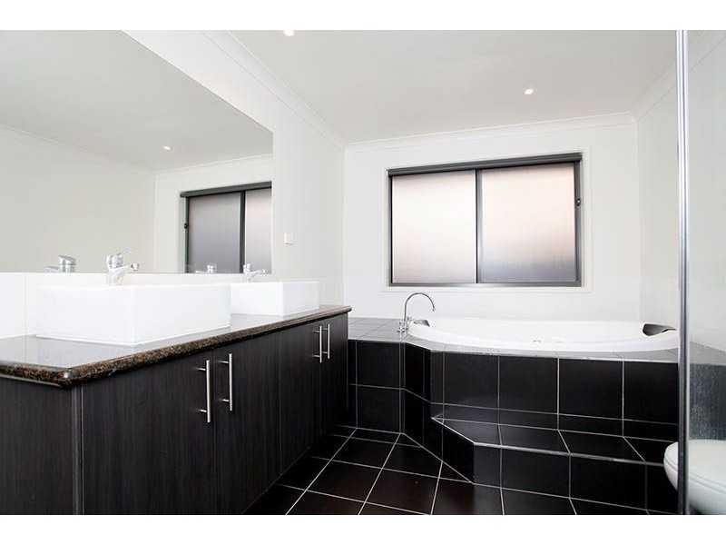 7 Grosvenor Crescent, Derrimut VIC 3030