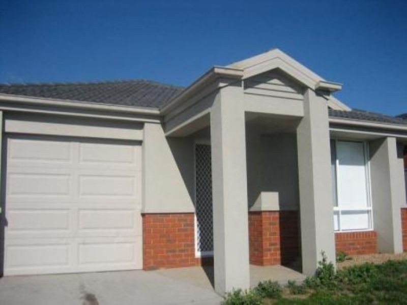 12 Edmondshaw Drive, Deer Park VIC 3023