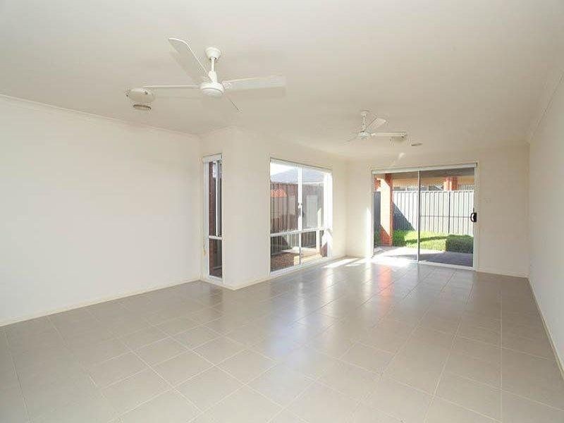 12 Edmondshaw Drive, Deer Park VIC 3023