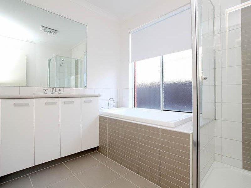 12 Edmondshaw Drive, Deer Park VIC 3023