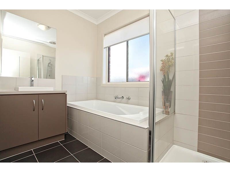 11 Manderston Avenue, Derrimut VIC 3030