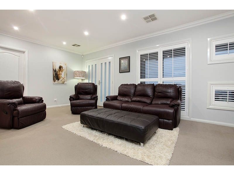 15 Muirfield Street, Deer Park VIC 3023