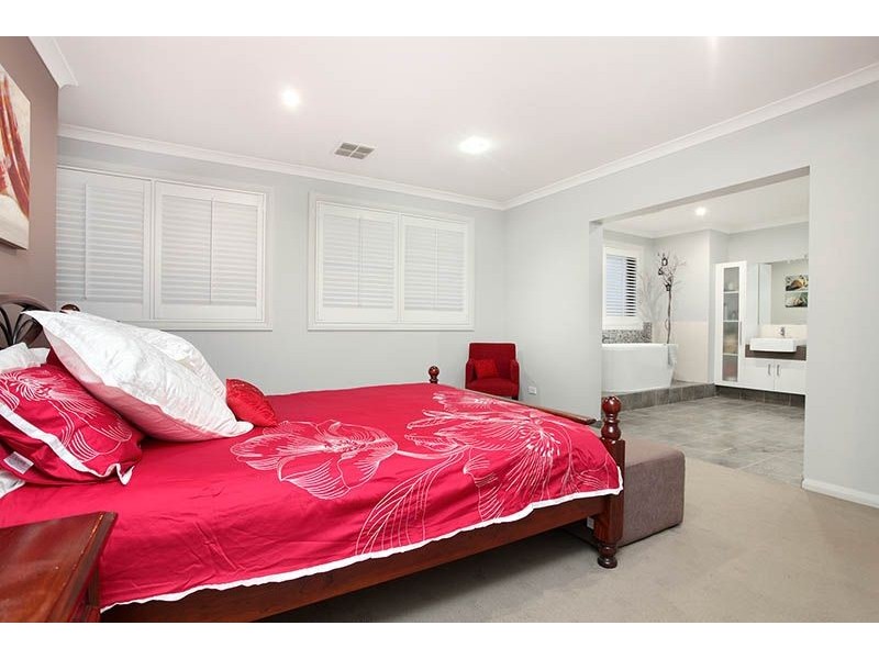 15 Muirfield Street, Deer Park VIC 3023