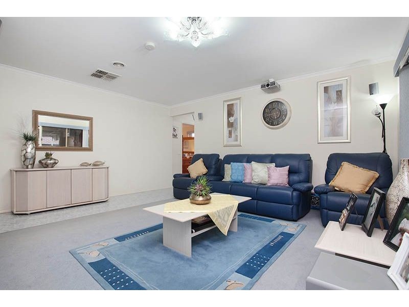 9 Tantallon Crescent, Derrimut VIC 3030