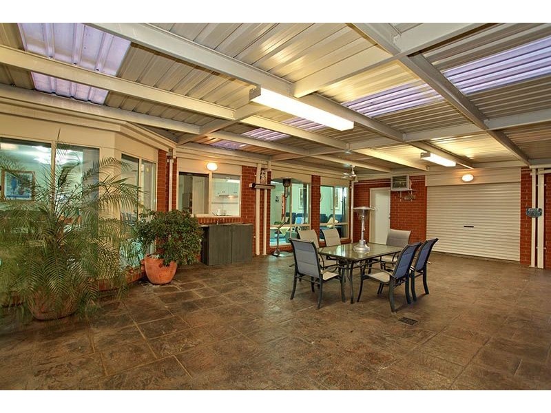 9 Tantallon Crescent, Derrimut VIC 3030