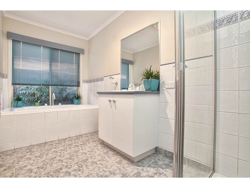 9 Tantallon Crescent, Derrimut VIC 3030