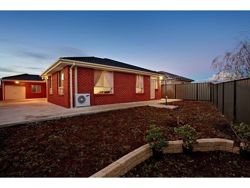 10 Appleby Loop, Derrimut VIC 3030