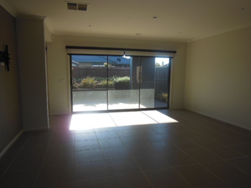 8 Delaney Boulevard, Williams Landing VIC 3027