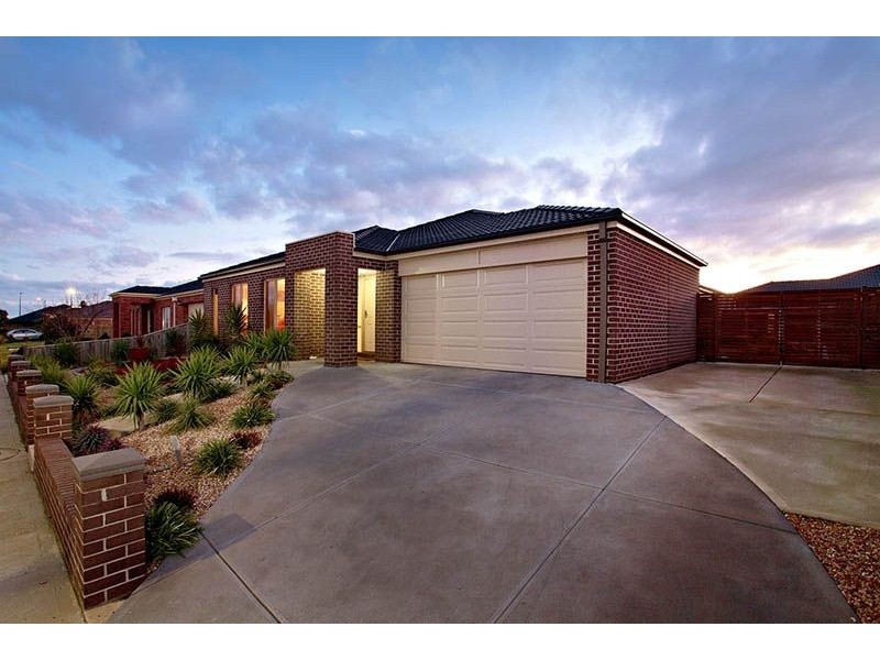 16 Heathcliff Avenue, Deer Park VIC 3023