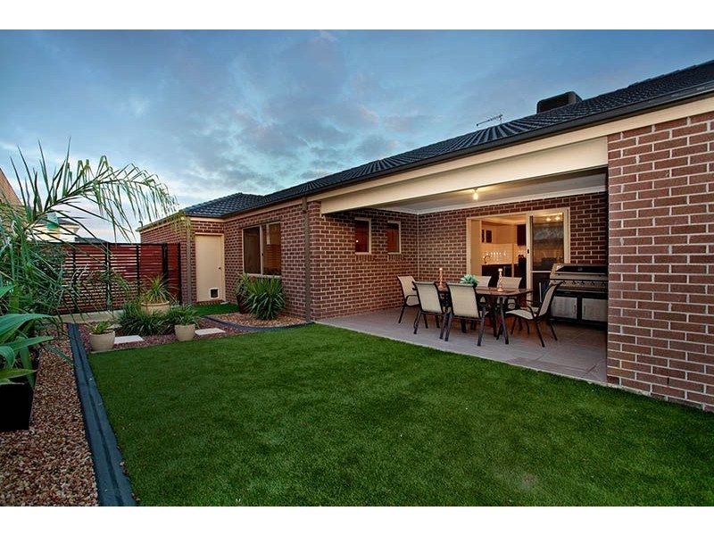 16 Heathcliff Avenue, Deer Park VIC 3023