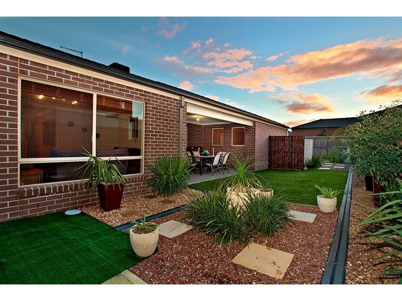 16 Heathcliff Avenue, Deer Park VIC 3023