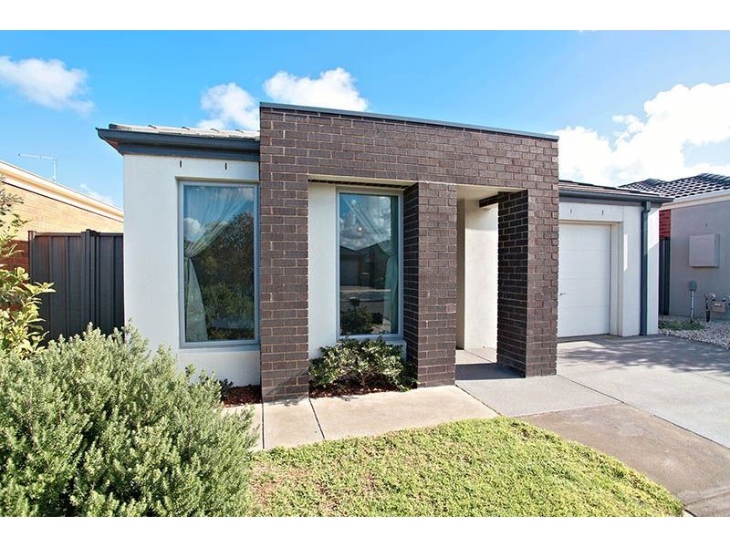 17 Meakin Way, Deer Park VIC 3023