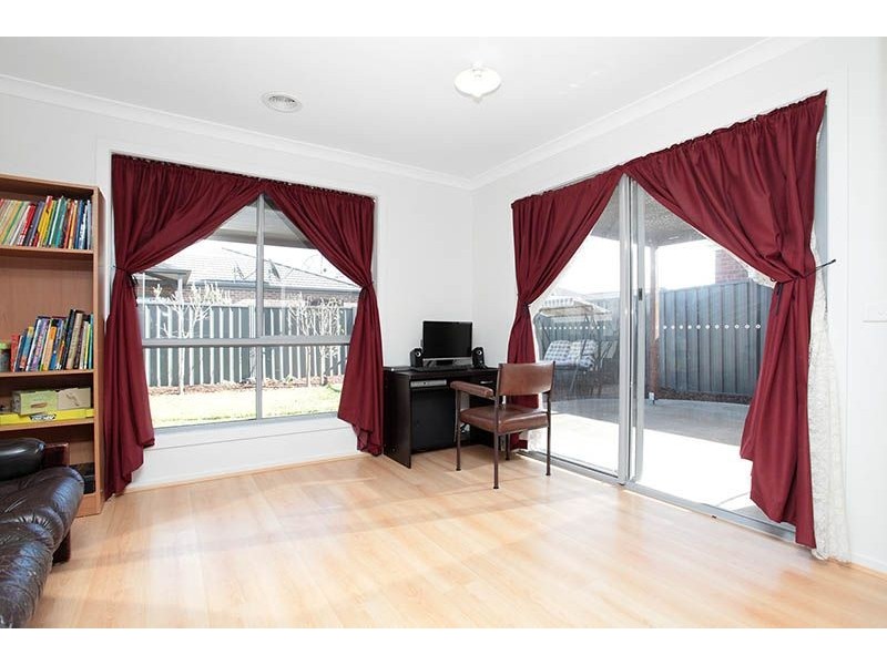 17 Meakin Way, Deer Park VIC 3023