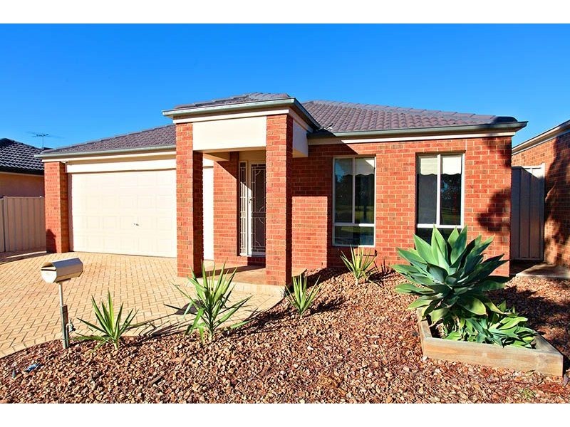 31 The Parkway, Caroline Springs VIC 3023