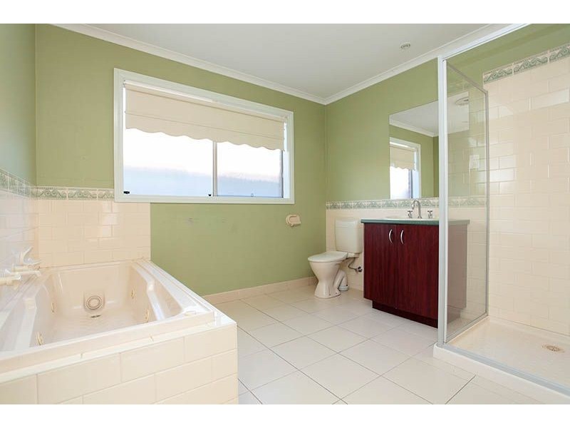 31 The Parkway, Caroline Springs VIC 3023