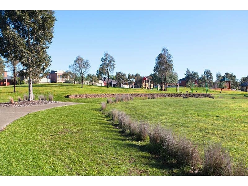 31 The Parkway, Caroline Springs VIC 3023