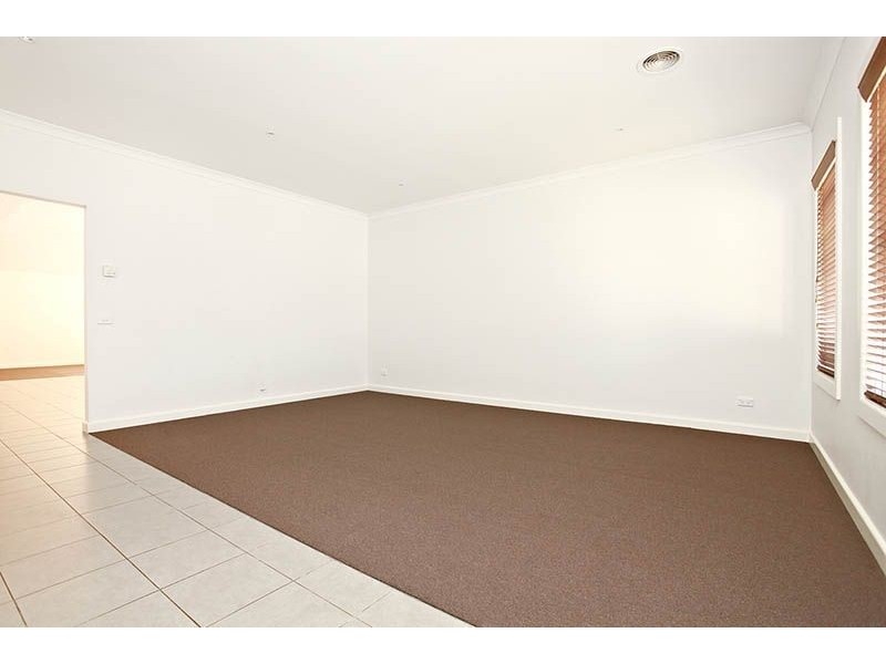 10 Gurnung Drive, Cairnlea VIC 3023