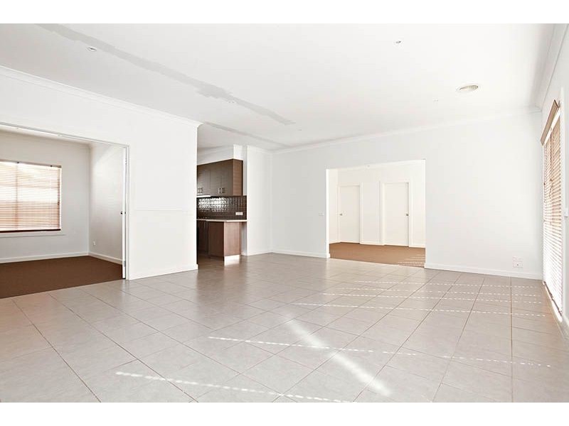 10 Gurnung Drive, Cairnlea VIC 3023