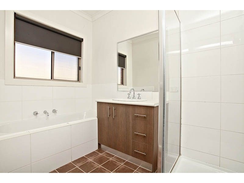10 Gurnung Drive, Cairnlea VIC 3023