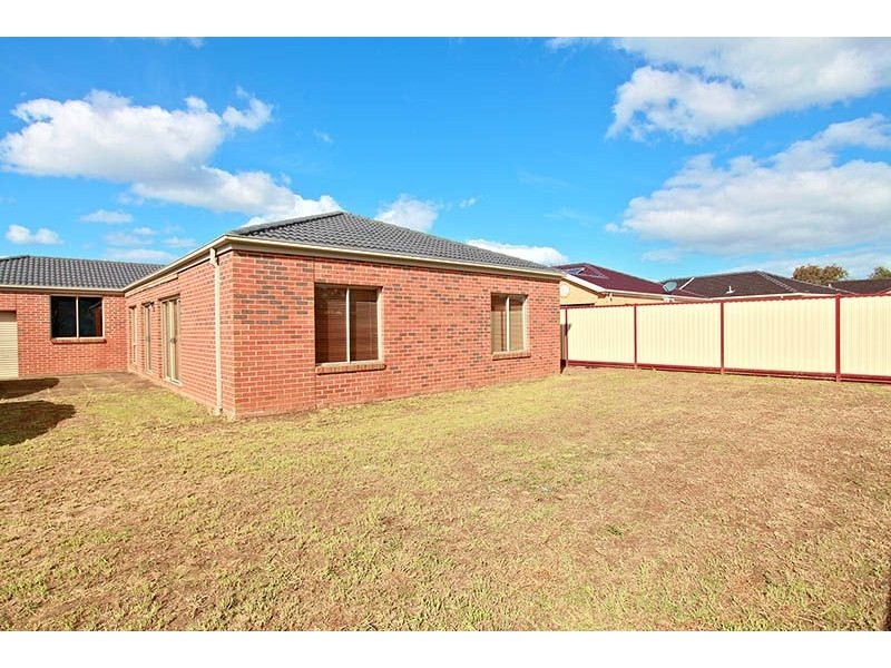 10 Gurnung Drive, Cairnlea VIC 3023