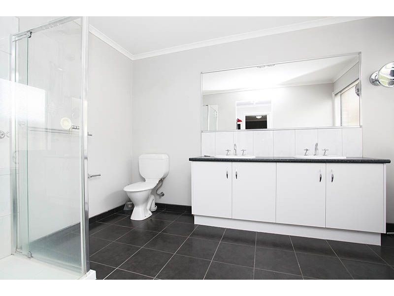 14 Greenstead Way, Cairnlea VIC 3023
