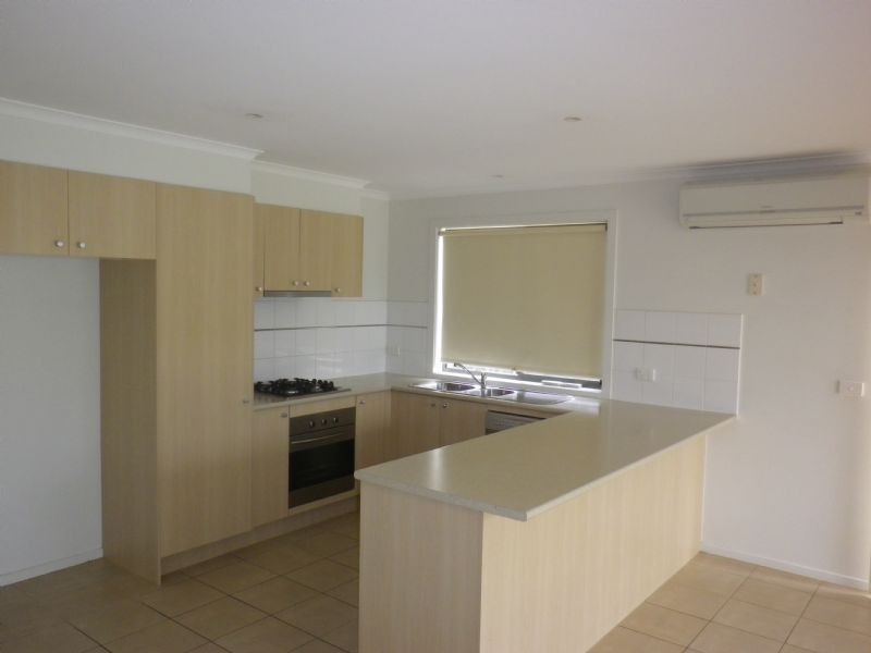 18 Edmondshaw Drive, Deer Park VIC 3023