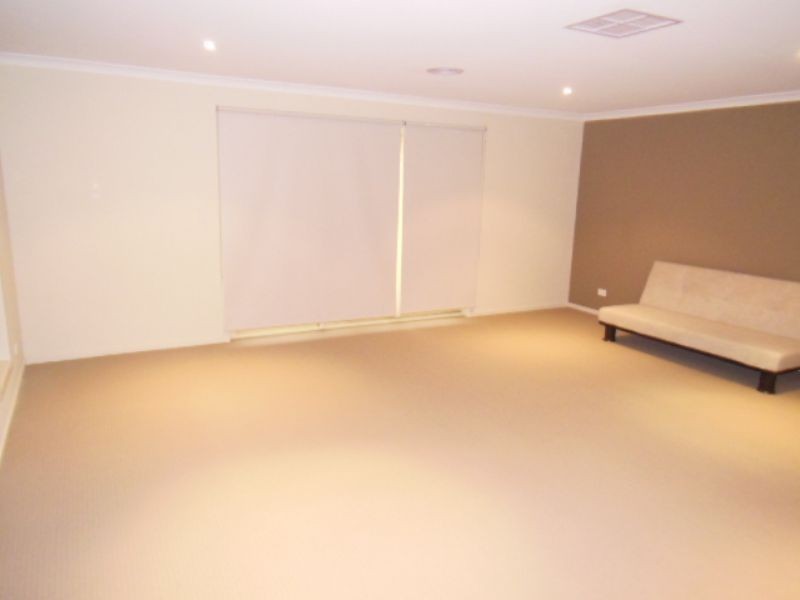 20 Longfield Way, Deer Park VIC 3023