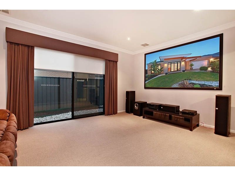 18 Bowmont Drive, Derrimut VIC 3030