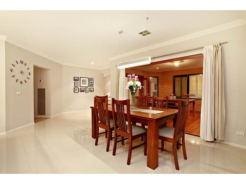 18 Bowmont Drive, Derrimut VIC 3030