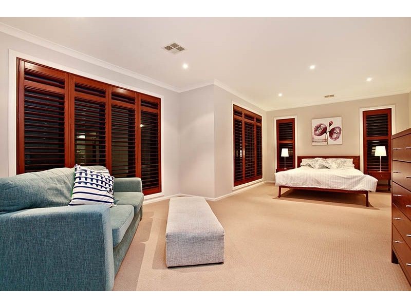 18 Bowmont Drive, Derrimut VIC 3030